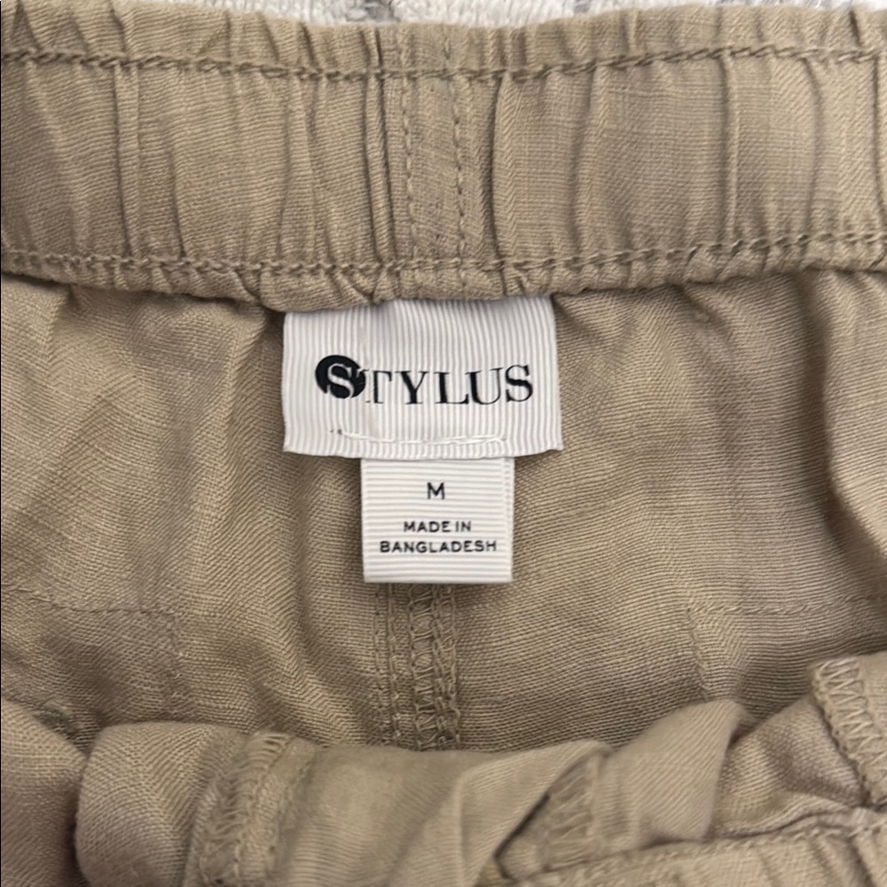 💯 % Linen Tan Shorts - Picture 2 of 5